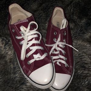 women’s size 7 converse, men’s size 5.5